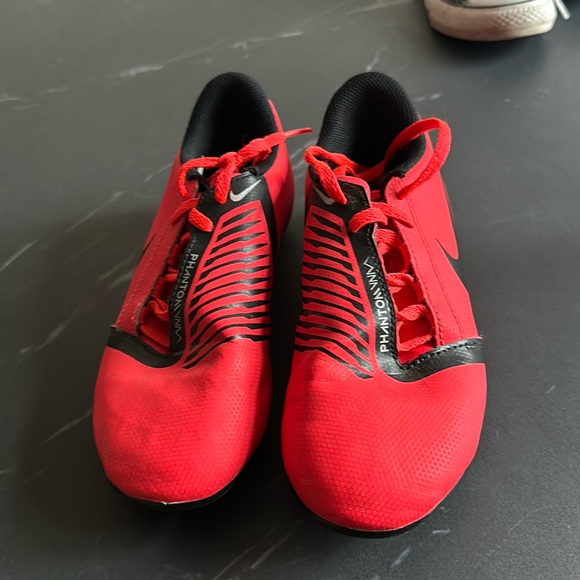 Nike soccer cleats. Good condition. Size 3. - Picture 1 of 4